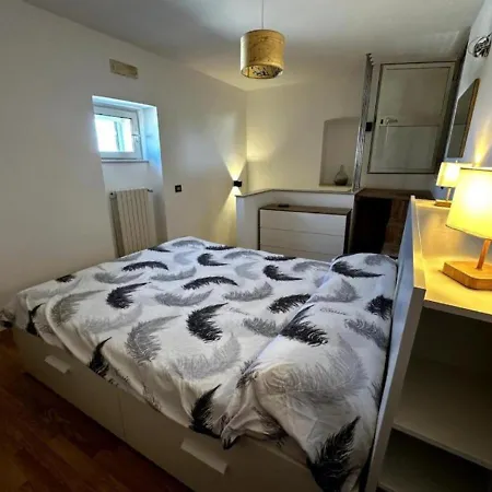 Historic House Renovated - Design - Patio Apartment Adelfia